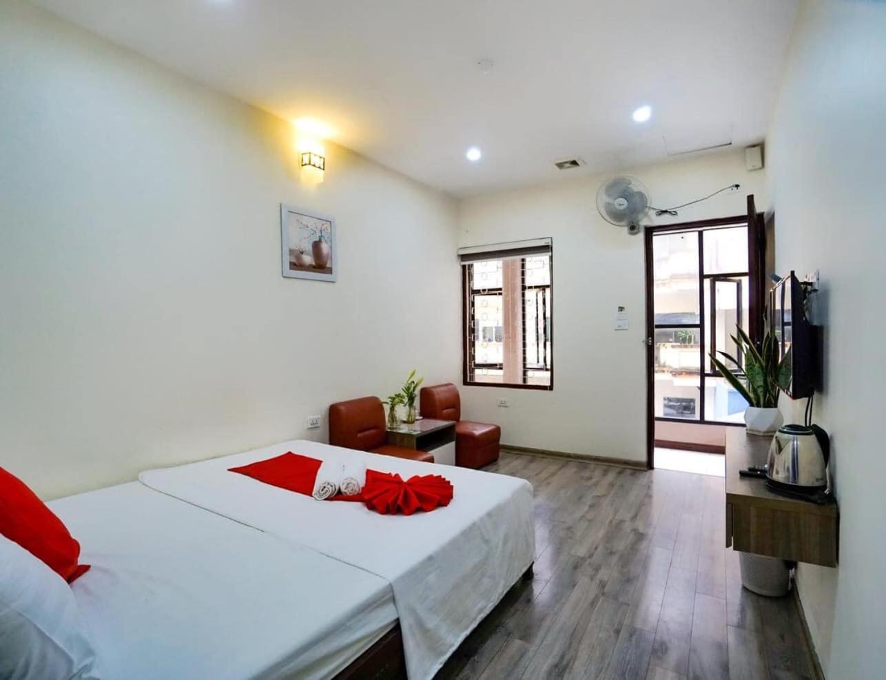Khach San Giao Thong Hotel Hanoi Buitenkant foto