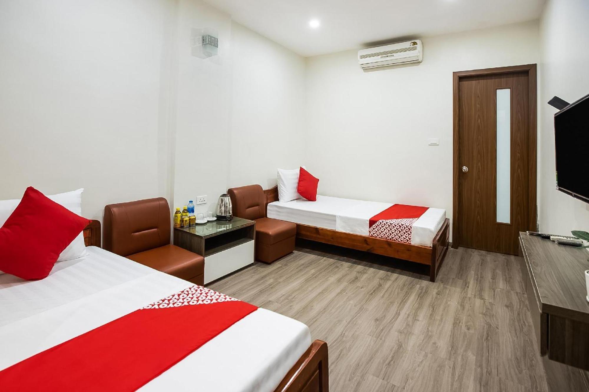 Khach San Giao Thong Hotel Hanoi Buitenkant foto