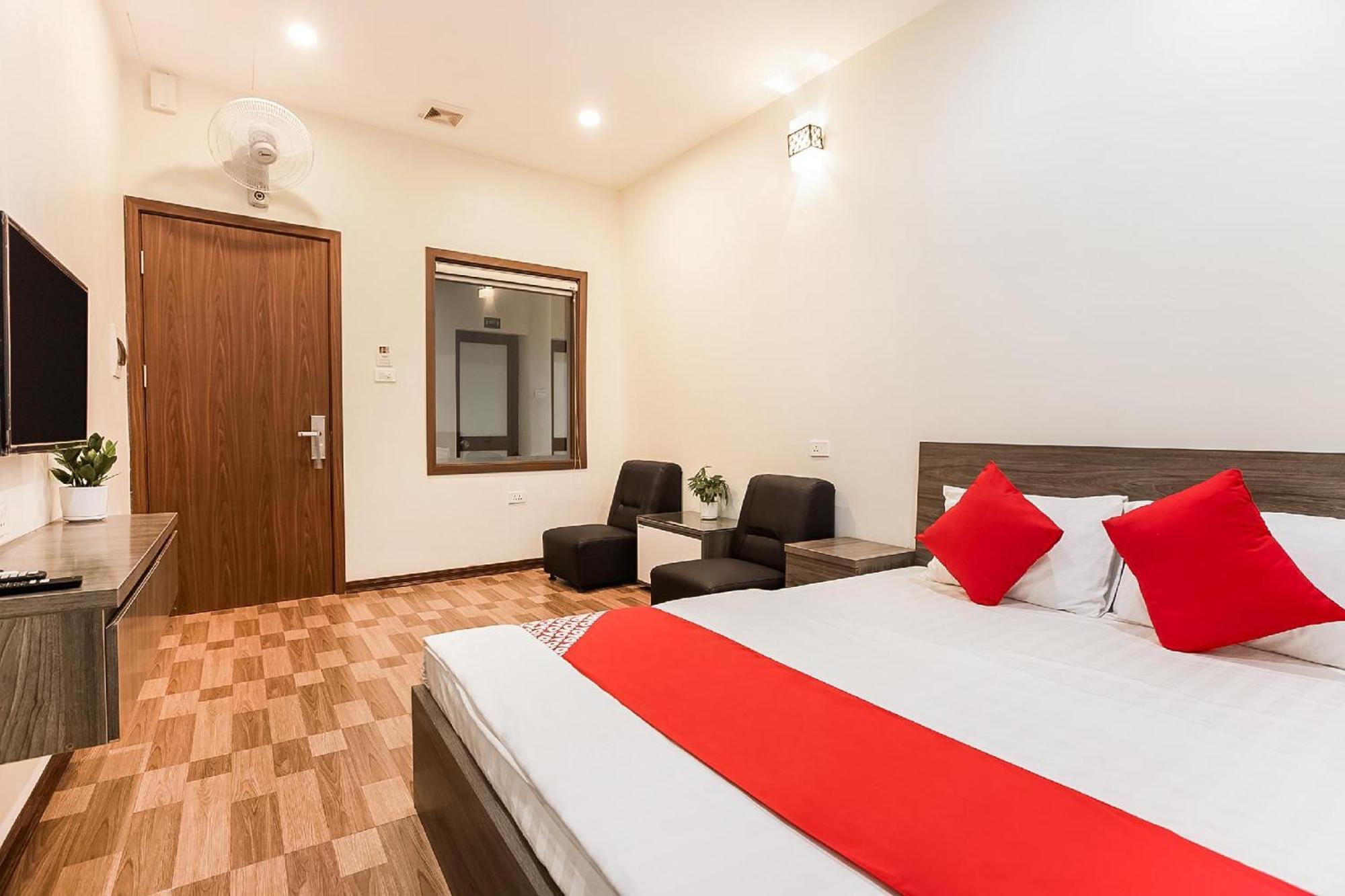 Khach San Giao Thong Hotel Hanoi Buitenkant foto