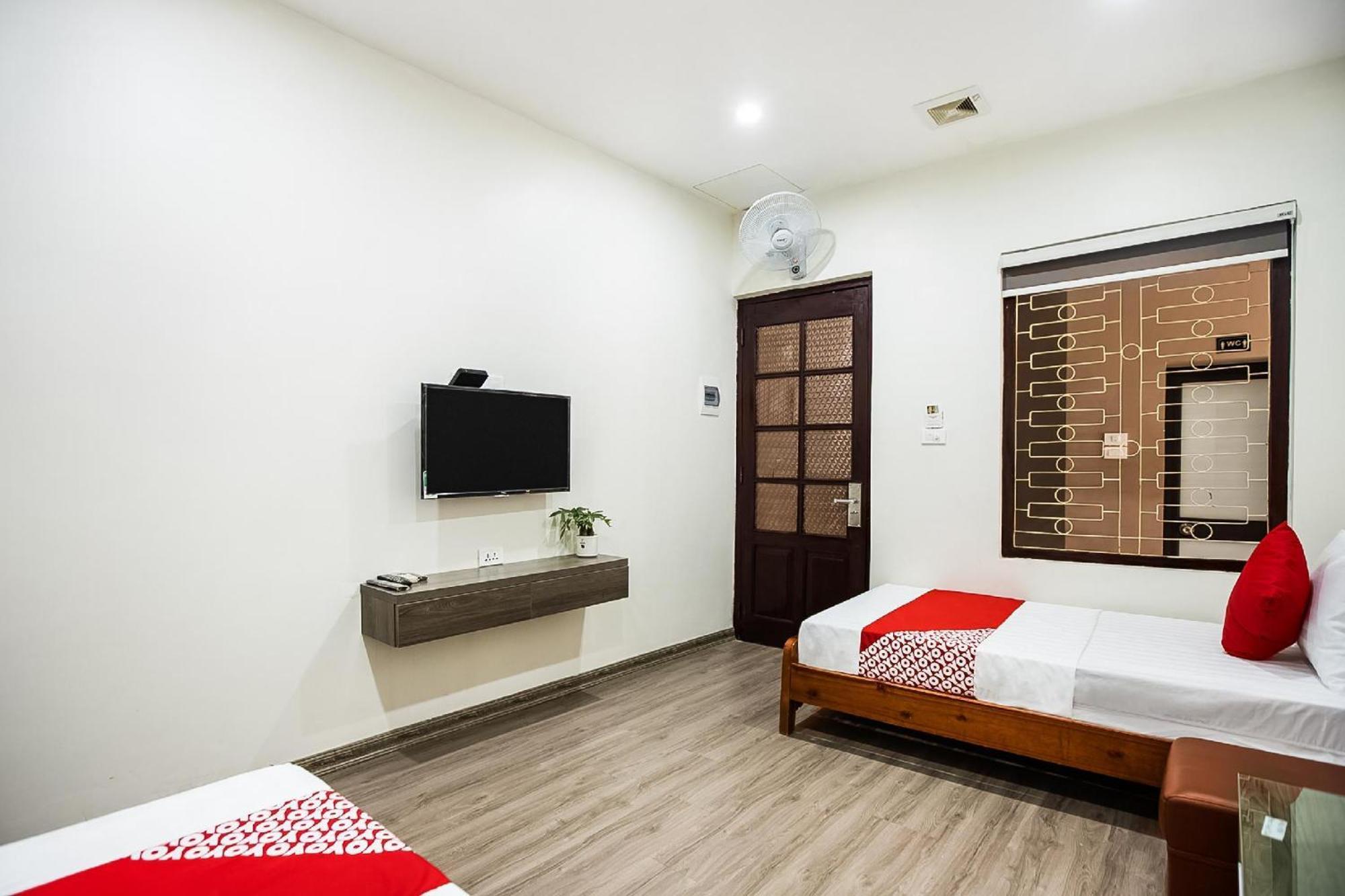 Khach San Giao Thong Hotel Hanoi Buitenkant foto