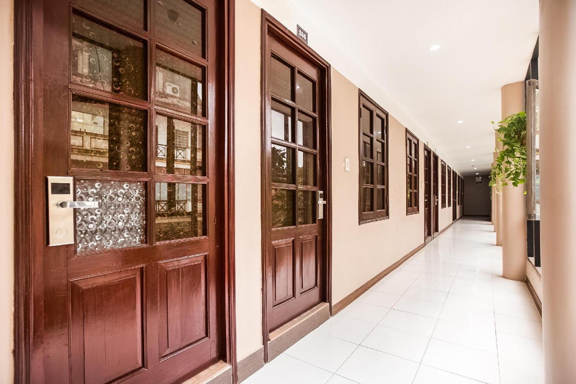Khach San Giao Thong Hotel Hanoi Buitenkant foto