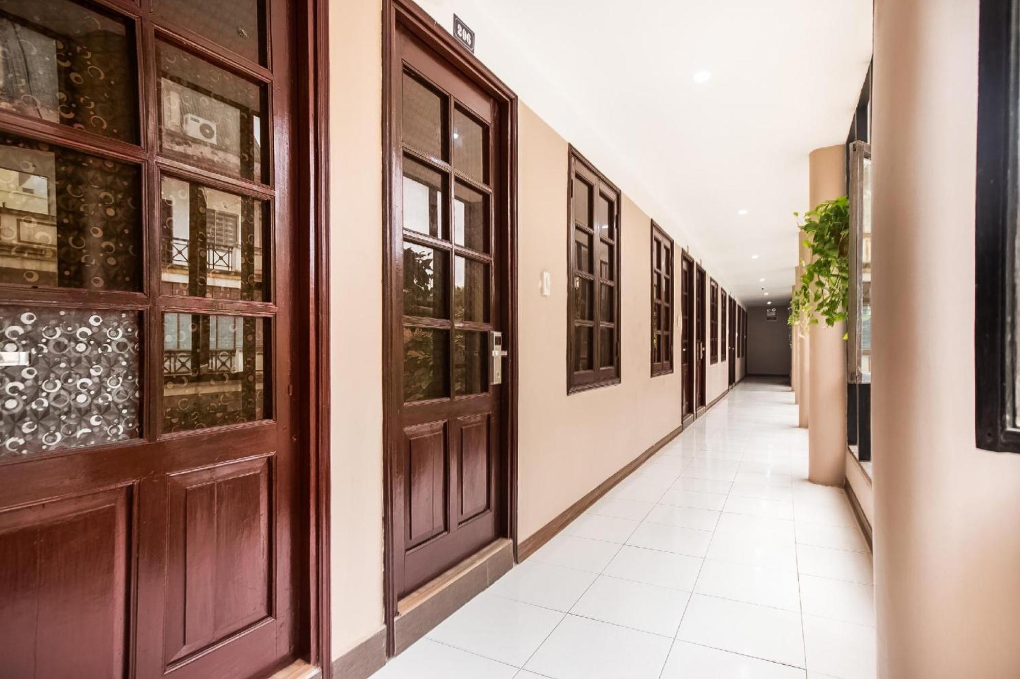 Khach San Giao Thong Hotel Hanoi Buitenkant foto