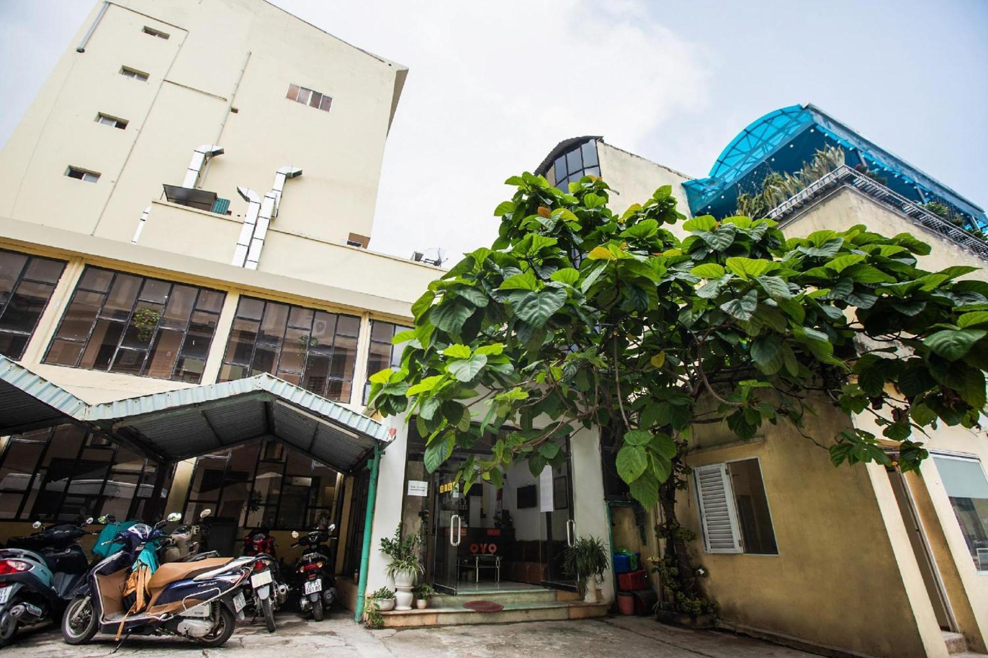 Khach San Giao Thong Hotel Hanoi Buitenkant foto