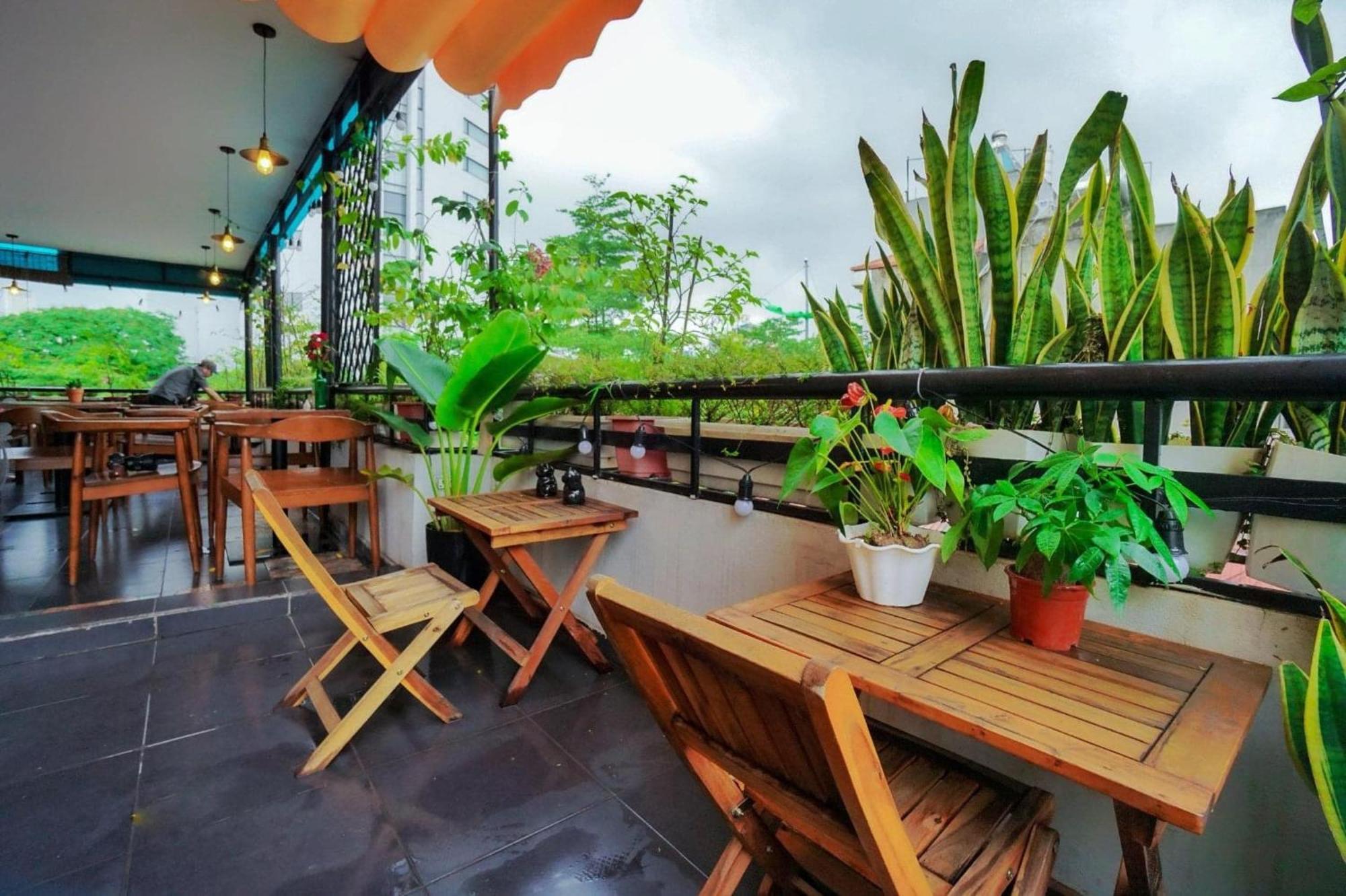 Khach San Giao Thong Hotel Hanoi Buitenkant foto