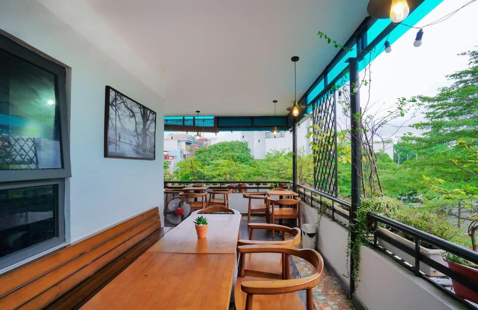 Khach San Giao Thong Hotel Hanoi Buitenkant foto