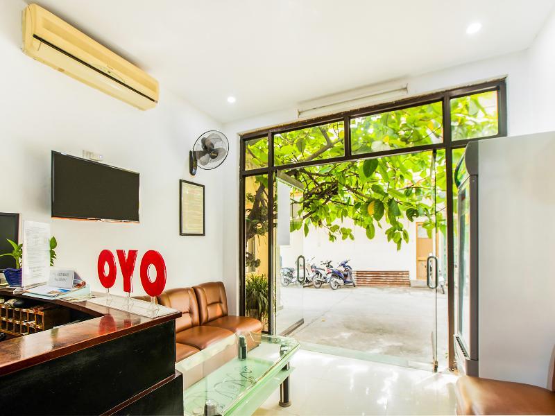 Khach San Giao Thong Hotel Hanoi Buitenkant foto