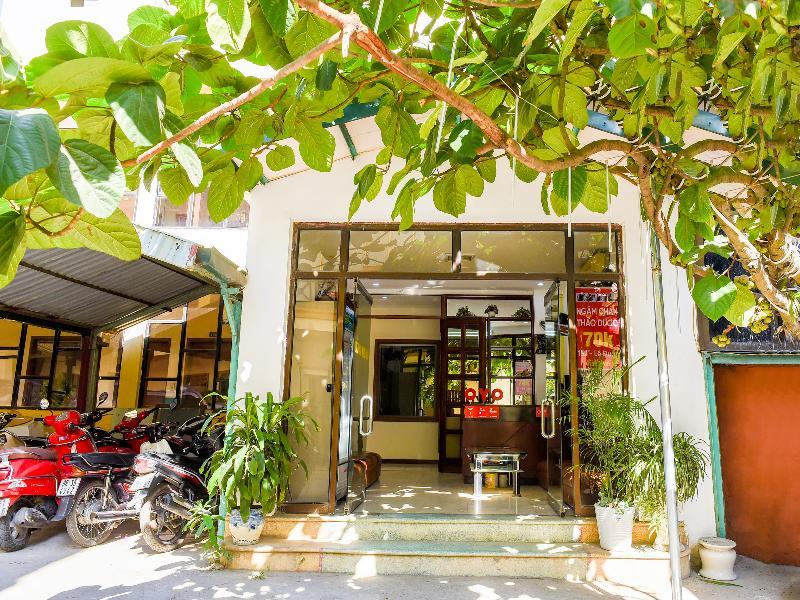 Khach San Giao Thong Hotel Hanoi Buitenkant foto