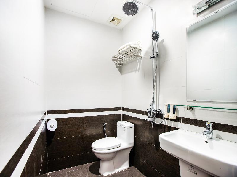 Khach San Giao Thong Hotel Hanoi Buitenkant foto